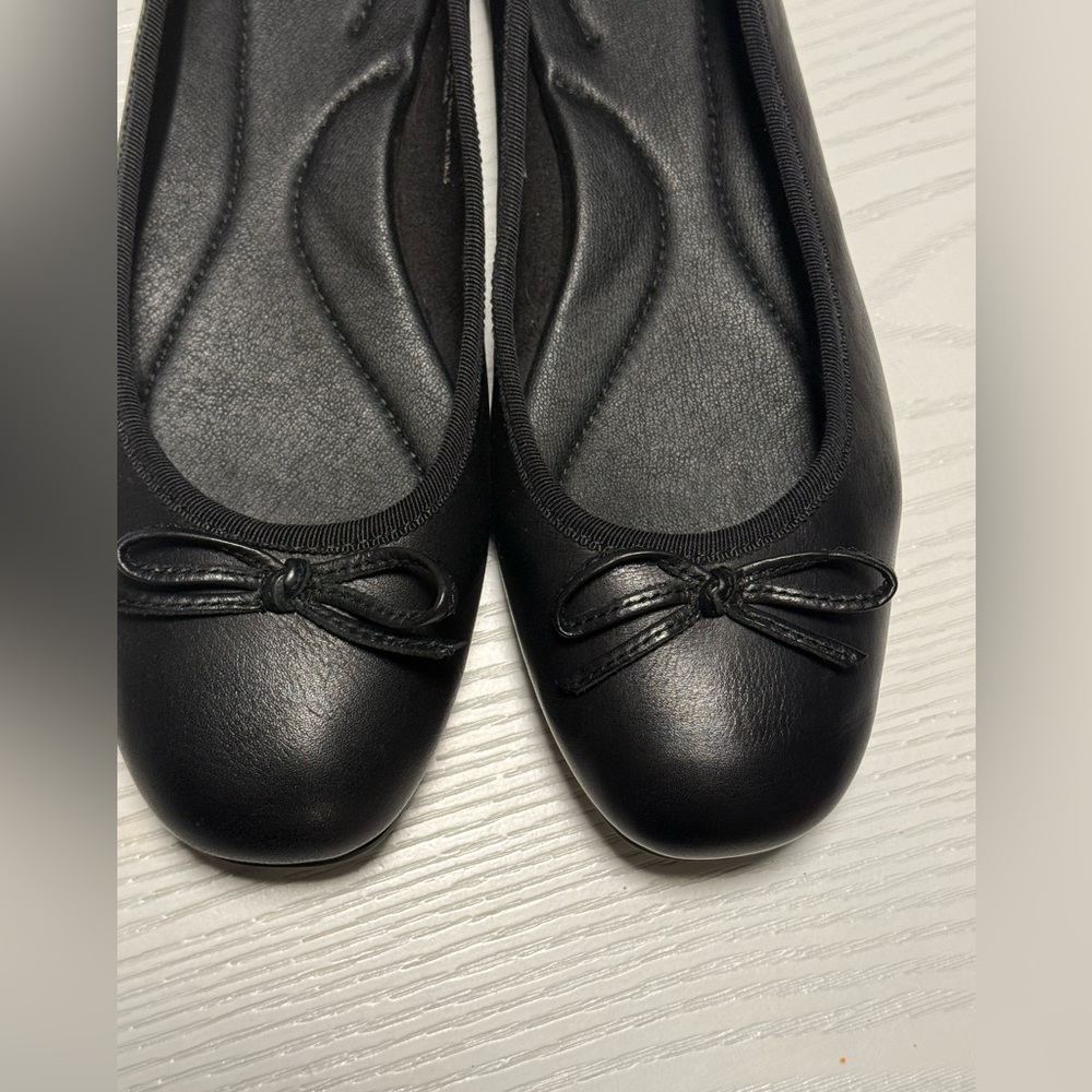Born Women's Classic Black Leather Flats - Picture 3 of 7